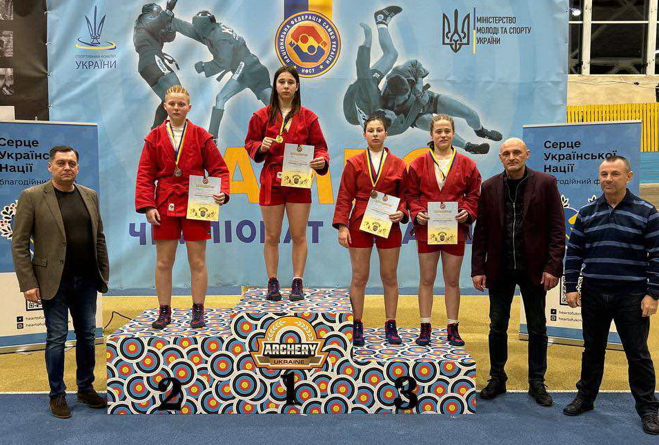 Золото та бронза з Чемпіонату України з боротьби самбо у спортивних зірочок Центру «ДЕСАНТНИК»